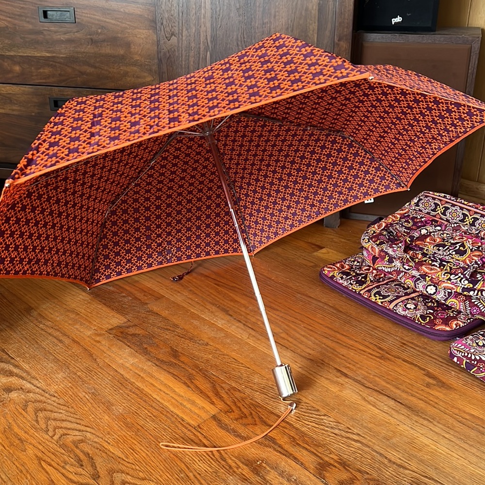 Vera Bradley weekender bag set w/ laptop sleeve, tablet sleeve, and umbrella - Picture 8 of 8